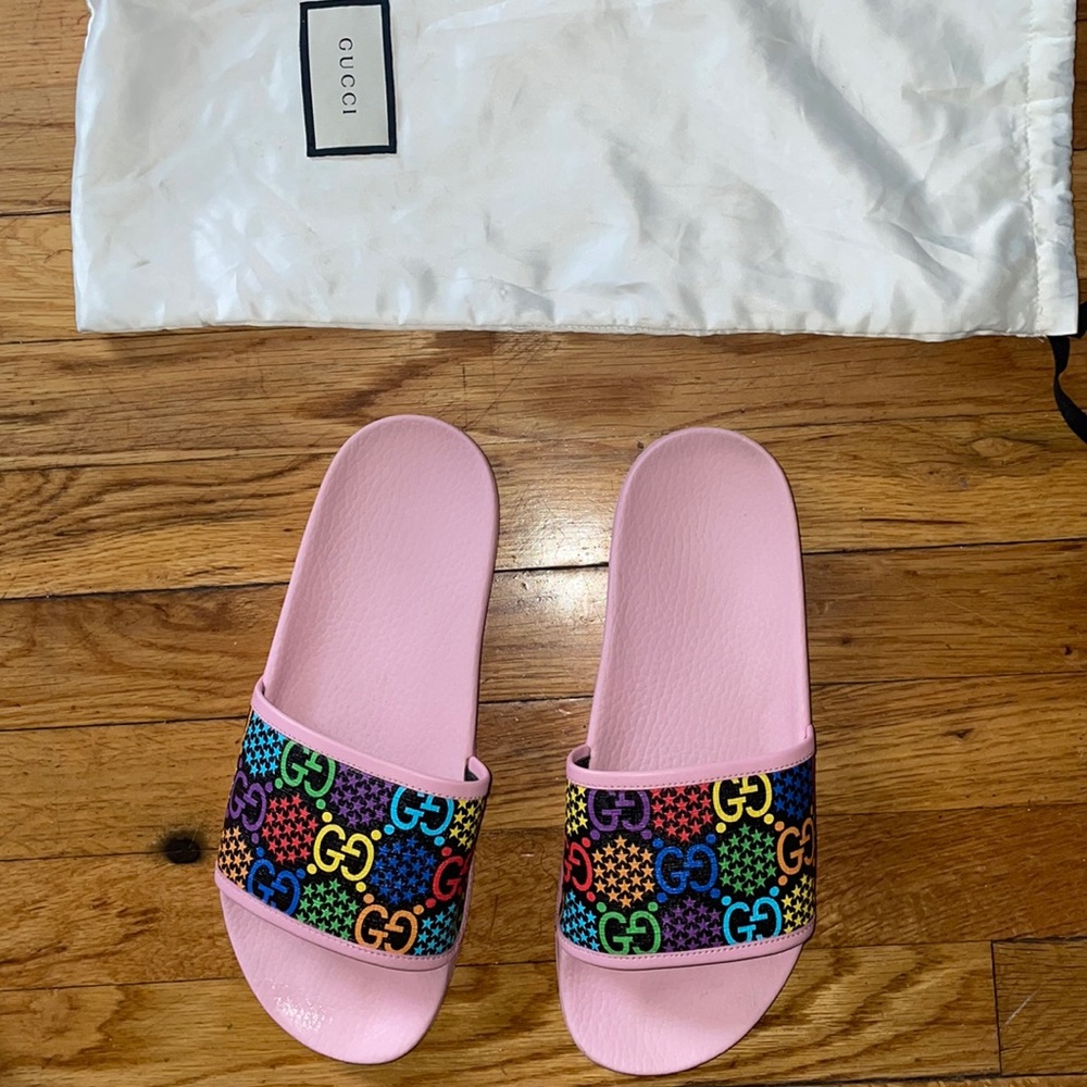 Gucci GG Psychedelic Slide Sandals in Pink